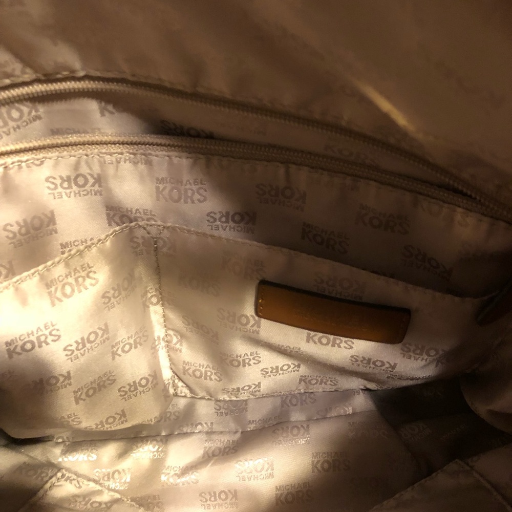A Used Michael Kors purse Great Condition